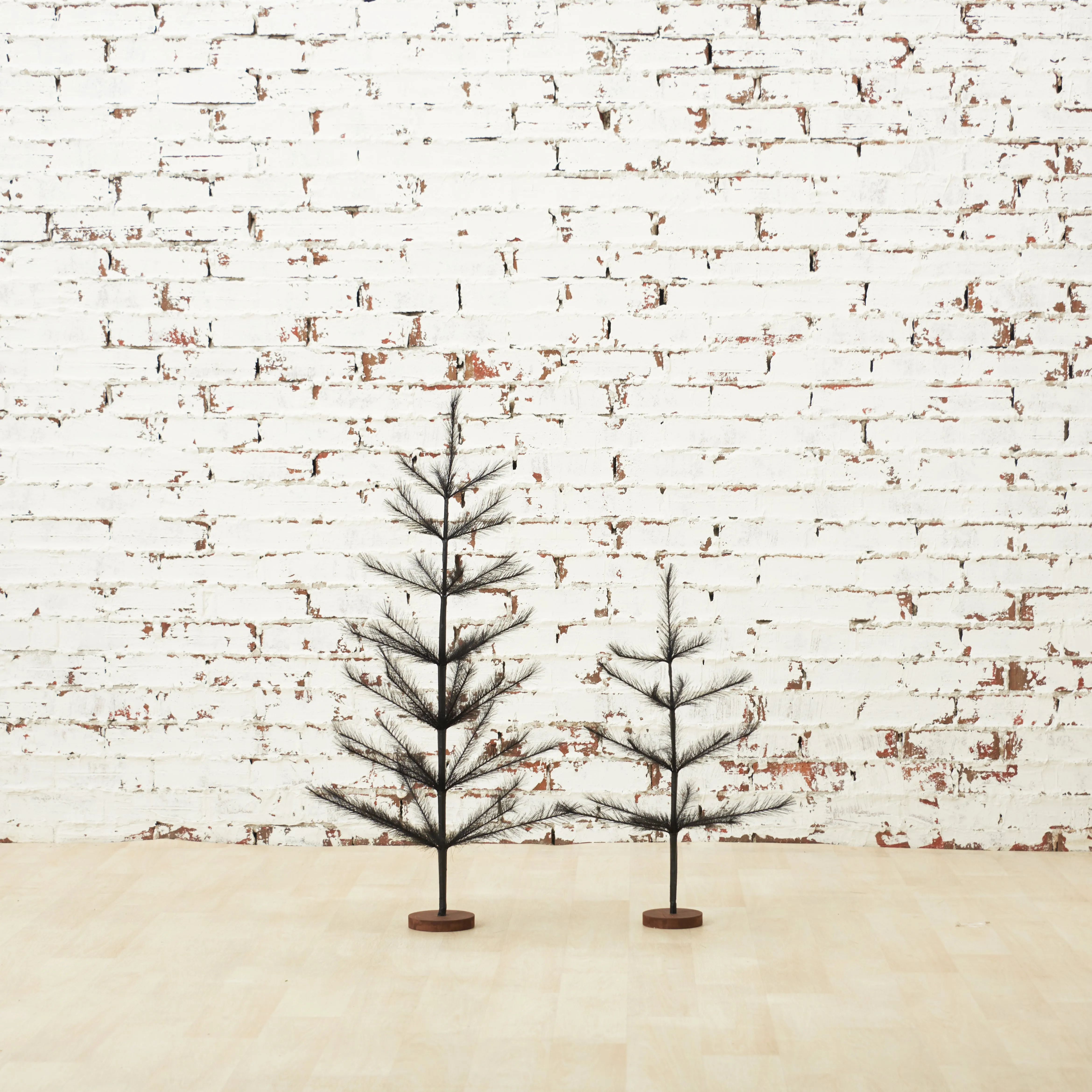 36in. Black Pampas Tree Figure